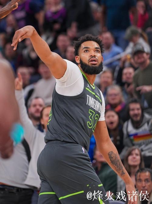 唐斯：需要适应马刺的速度，他们是最强转换进攻球队之一